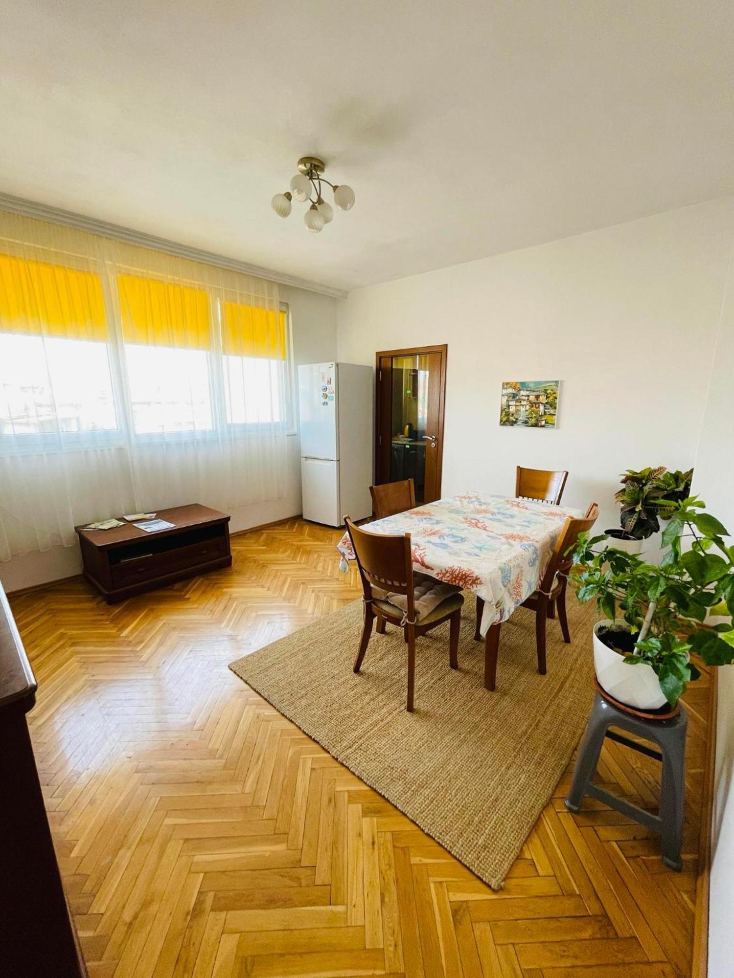 Sunny Cozy Flat In The Centre, Close To Beach, 4 Rooms, 105Sqm Varna Extérieur photo